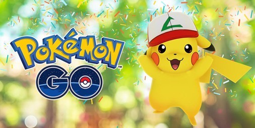 ポケモンGO』サトシの帽子をかぶったピカチュウが1周年のお祝いに