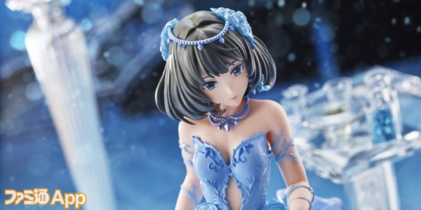 アイドルマスター シンデレラガールズ』氷をイメージしたドレス姿の